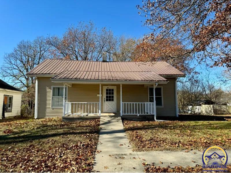 Property Photo: 1015 3rd Ave W KS 66439