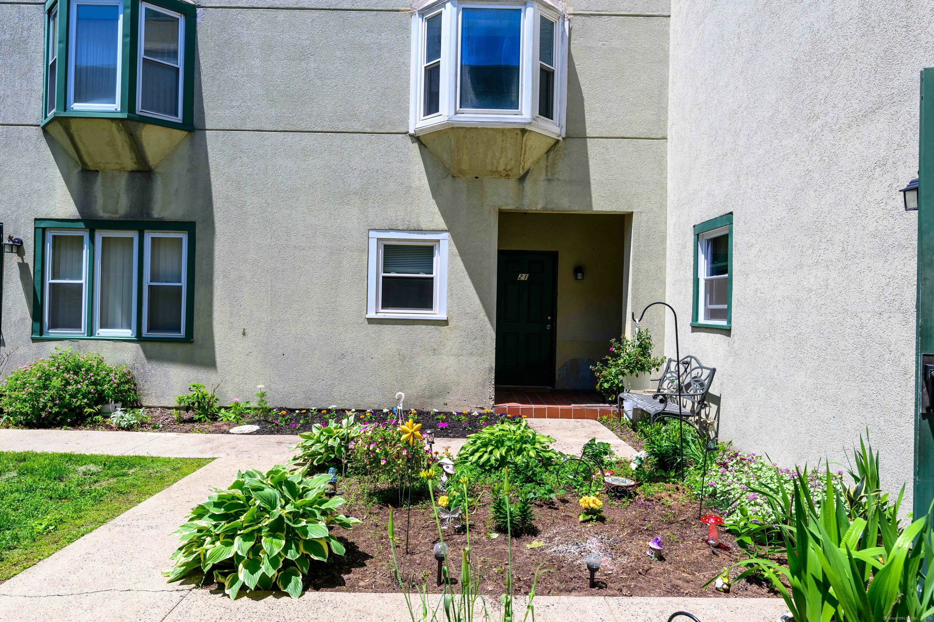 Property Photo:  21 Judd Square 21  CT 06492 