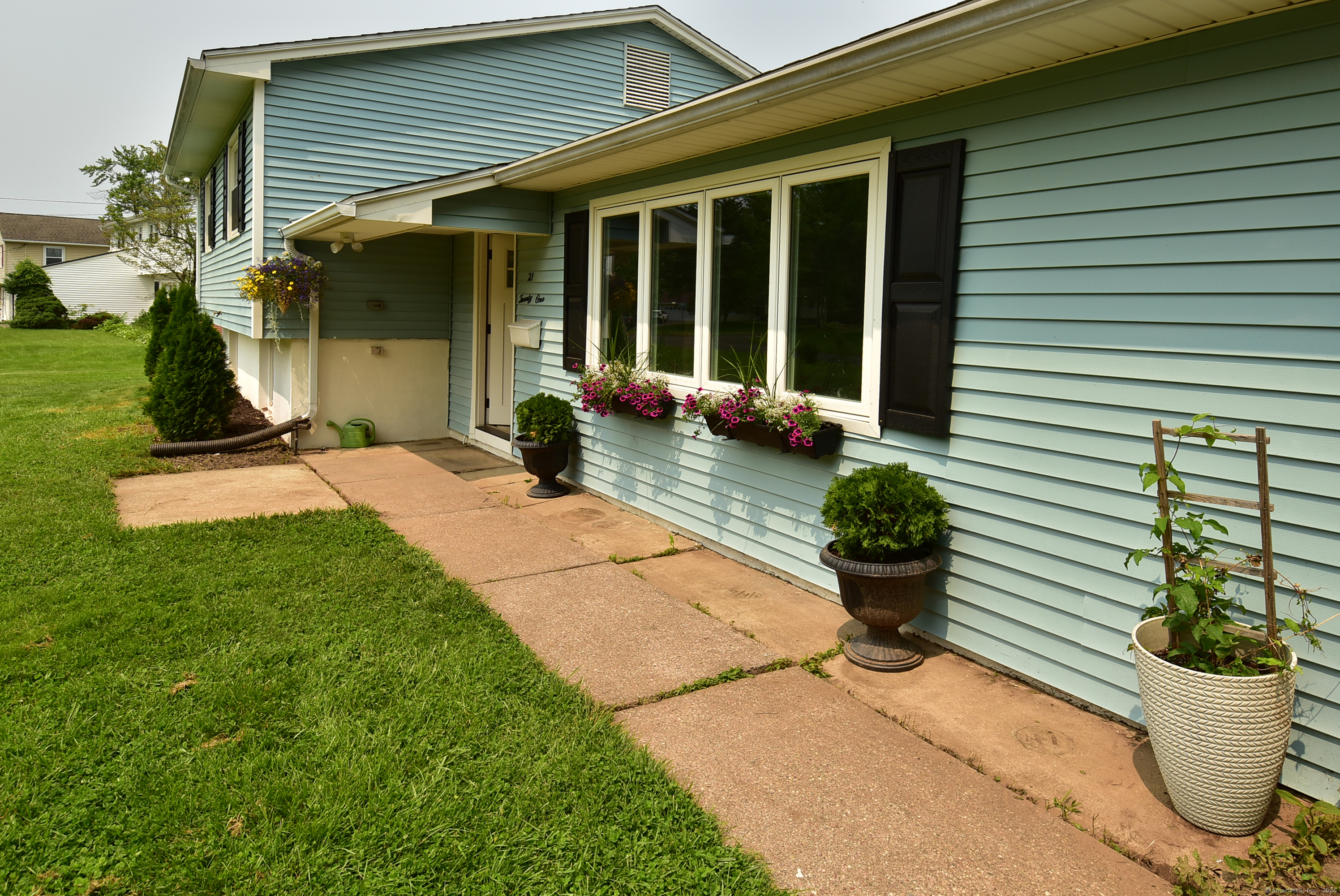 Property Photo:  21 Craigmore Road  CT 06002 
