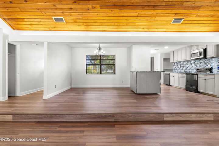 Property Photo:  416 Haverlake Circle  FL 32712 