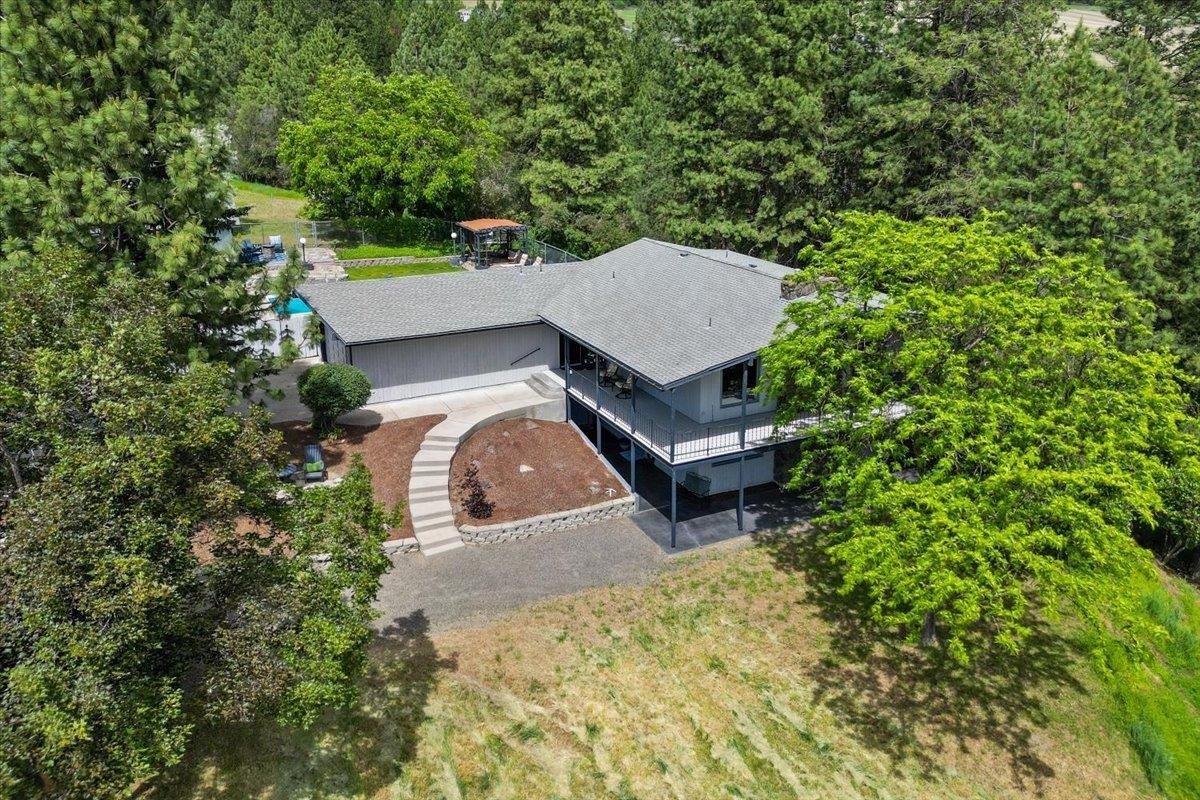 Property Photo: 6913 S Ben Burr Rd WA 99223