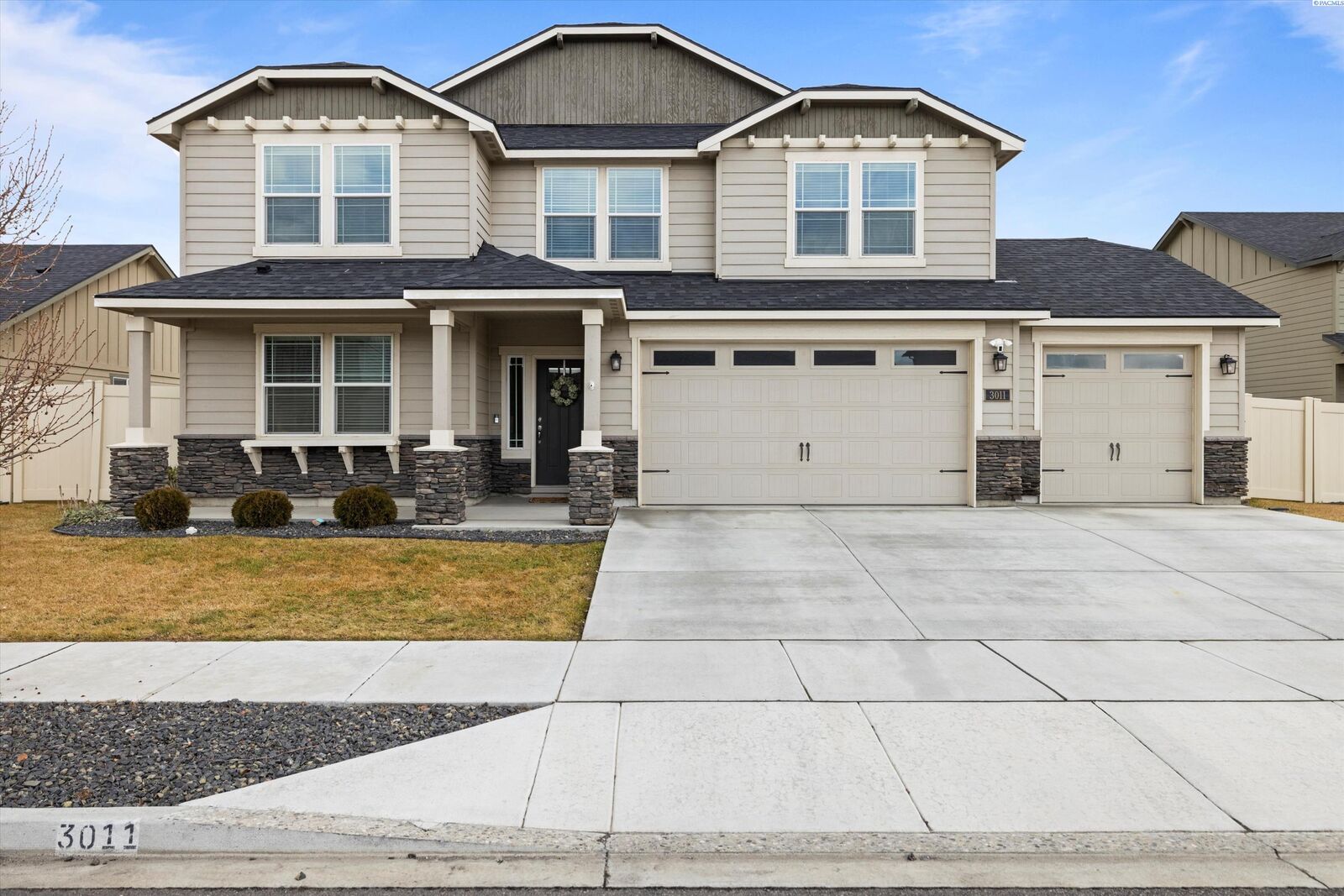 Property Photo:  3011 S Dawes  WA 99338 