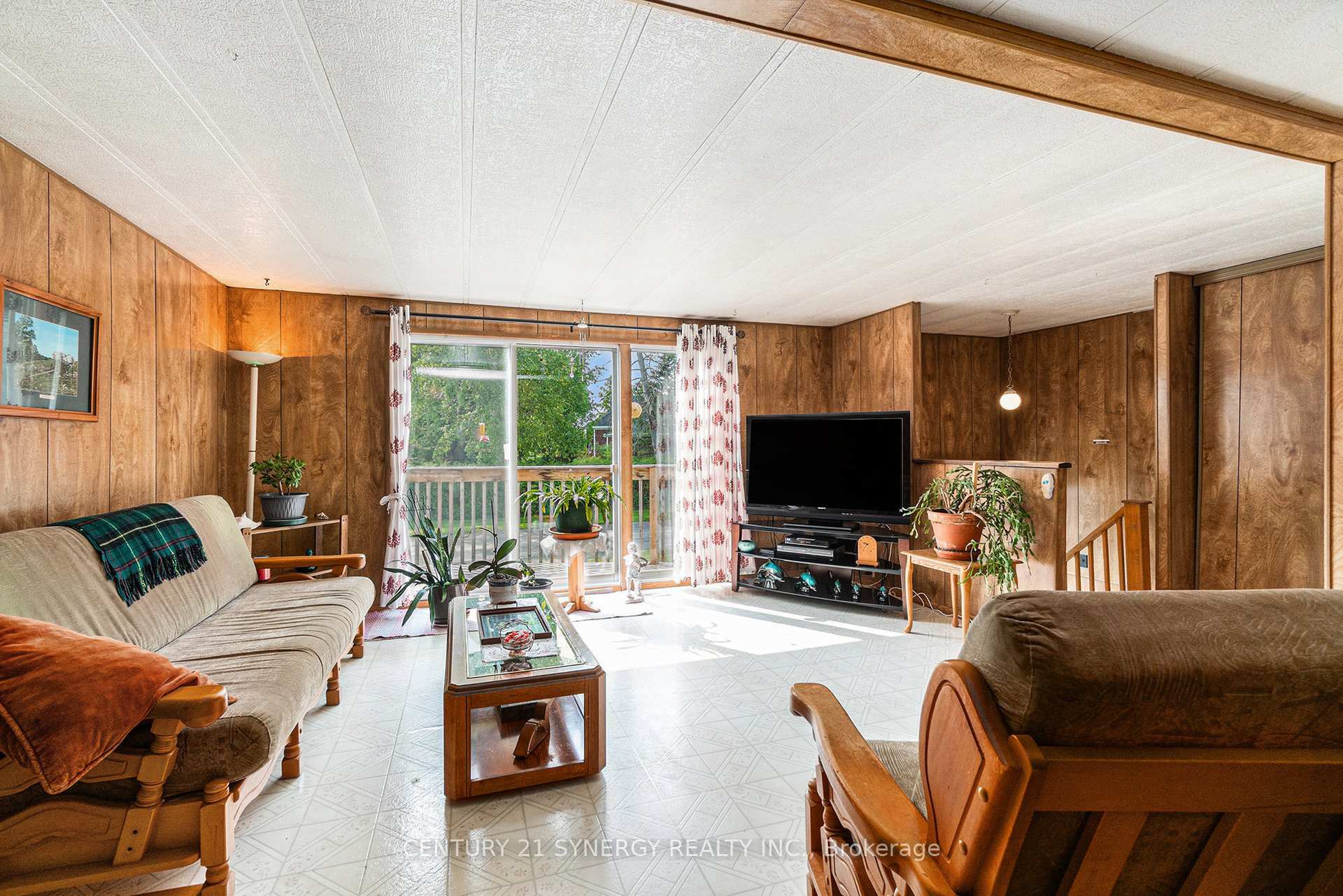 Property Photo: 95 Henry Street ON K0G 1G0