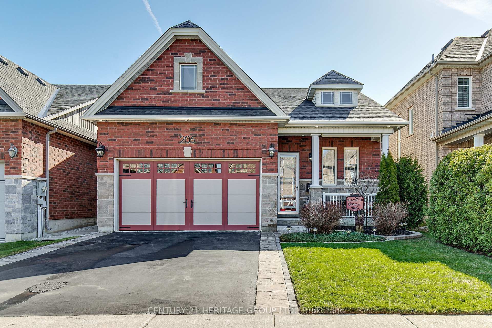 Property Photo:  205 8 Avenue  ON L9R 0H7 