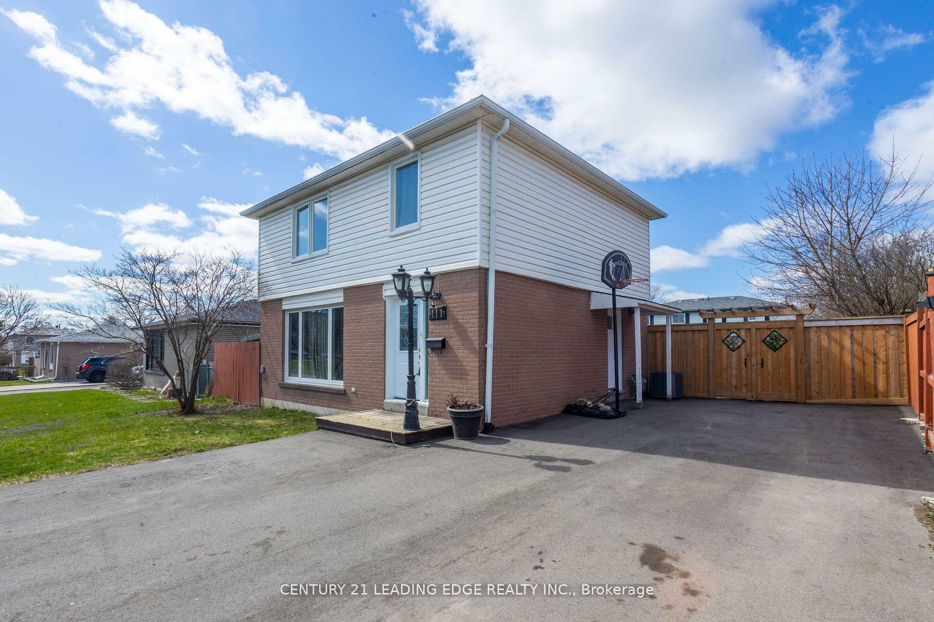 Photo de la propriété:  111 Folkstone Crescent  ON L6T 3M6 