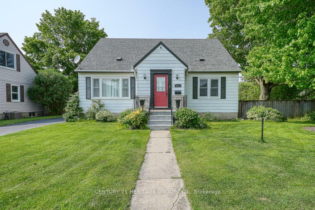 Property Photo: 825 Maple Avenue ON N4S 2A5