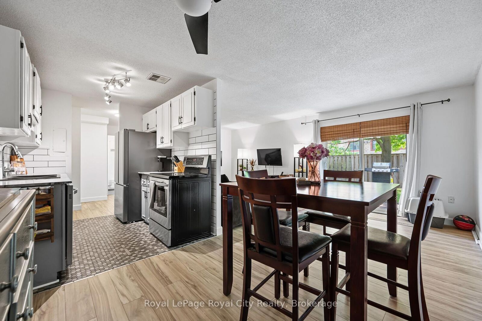 Property Photo: 234 Willow Road 104 ON N1H 7C6