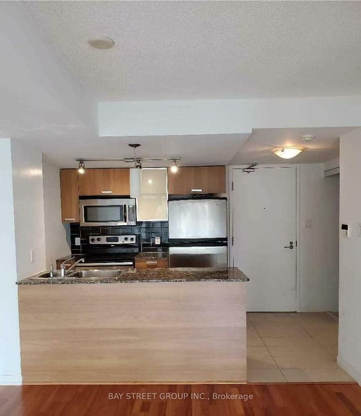 Property Photo: 37 Grosvenor Street 904 ON M4Y 3G5