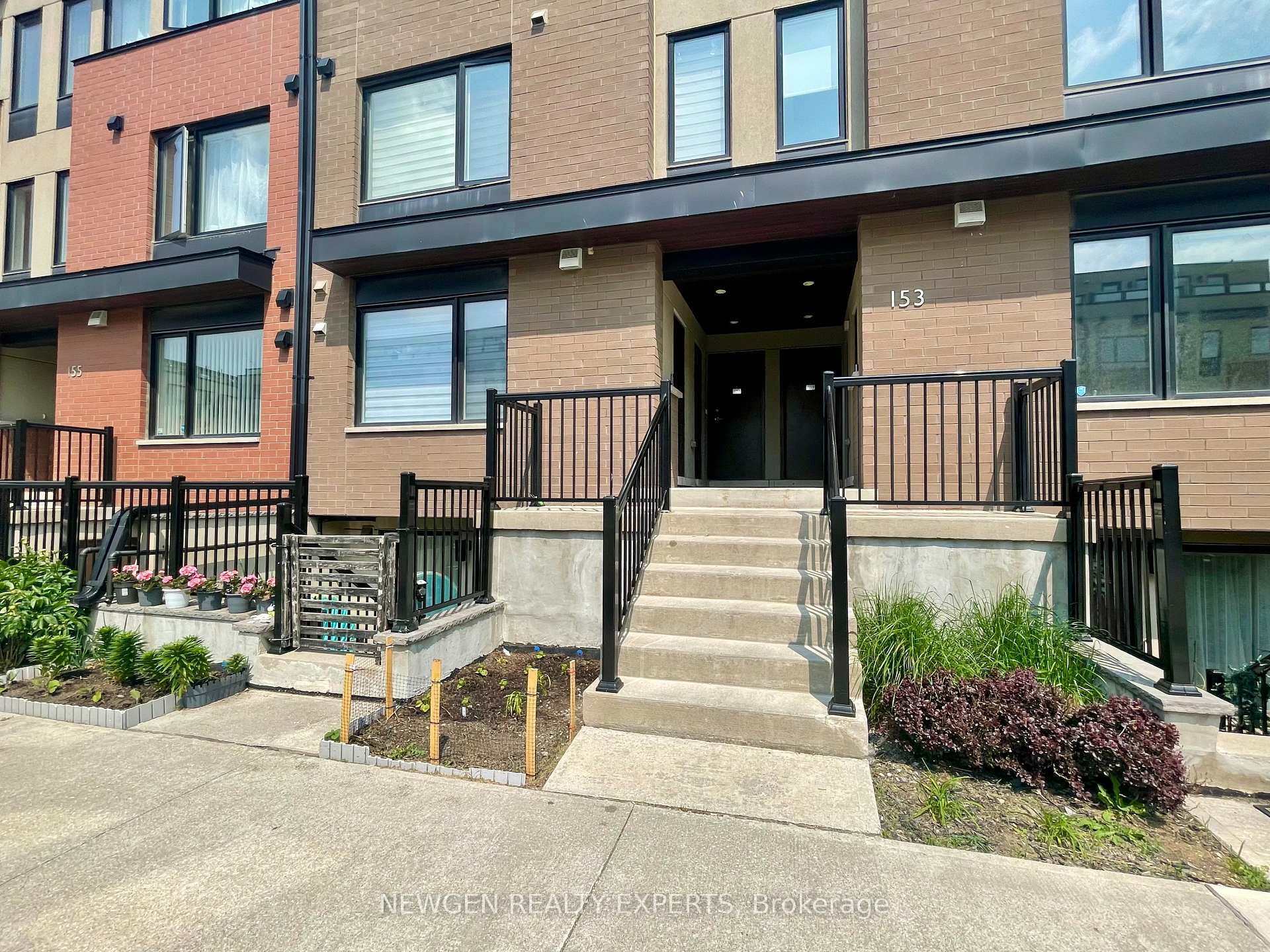 Photo de la propriété: 153 William Duncan Road 4 ON M3K 0B9