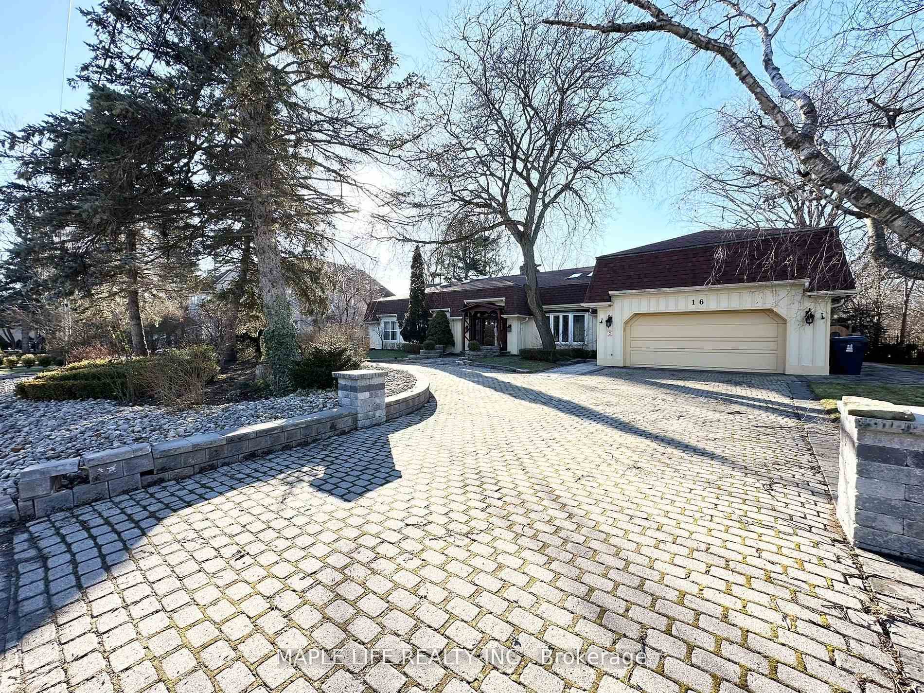 Property Photo: 16 Brian Cliff Drive ON M3B 2G2