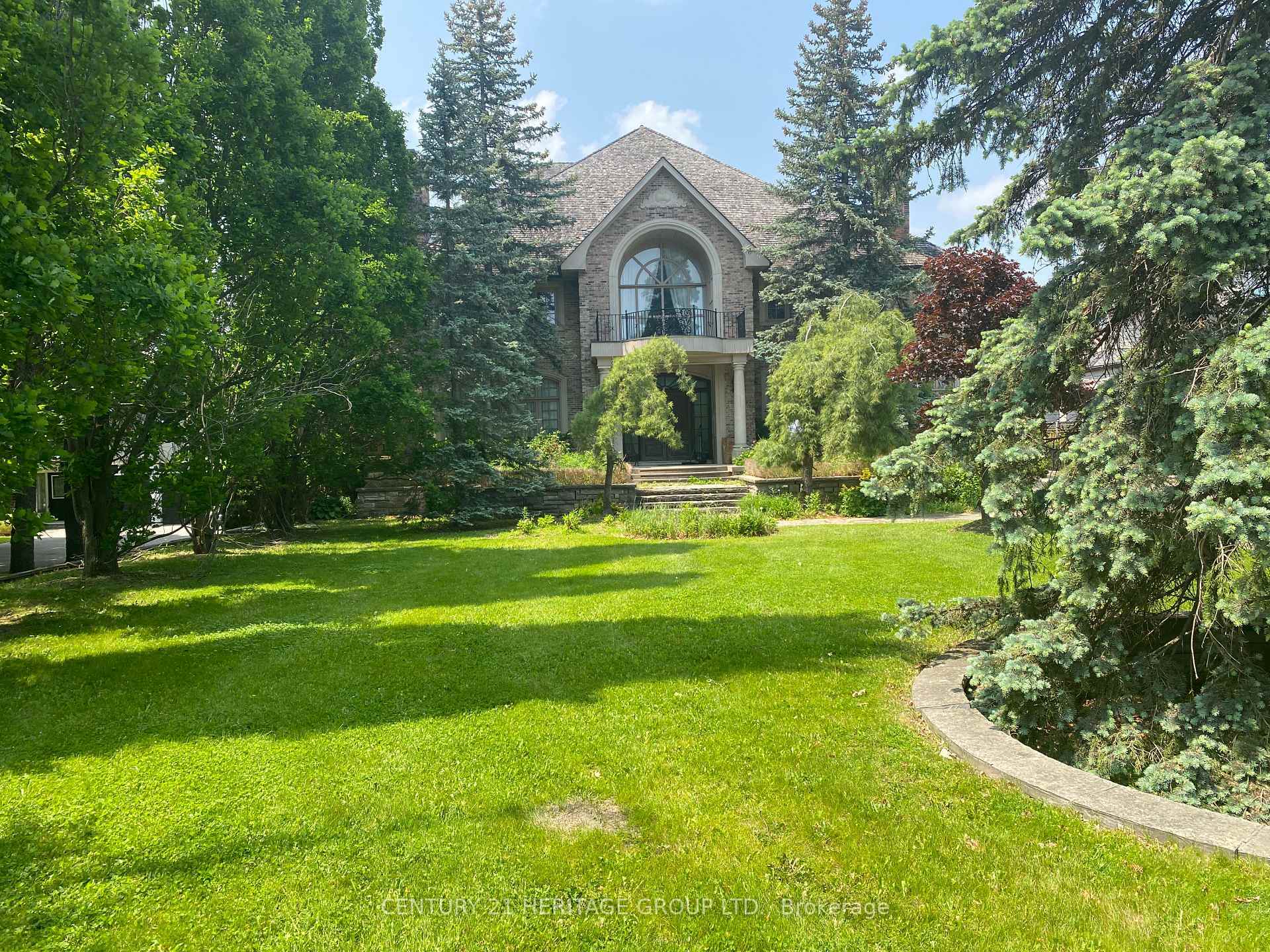 Photo de la propriété:  34 Maryvale Crescent  ON L4C 6P8 