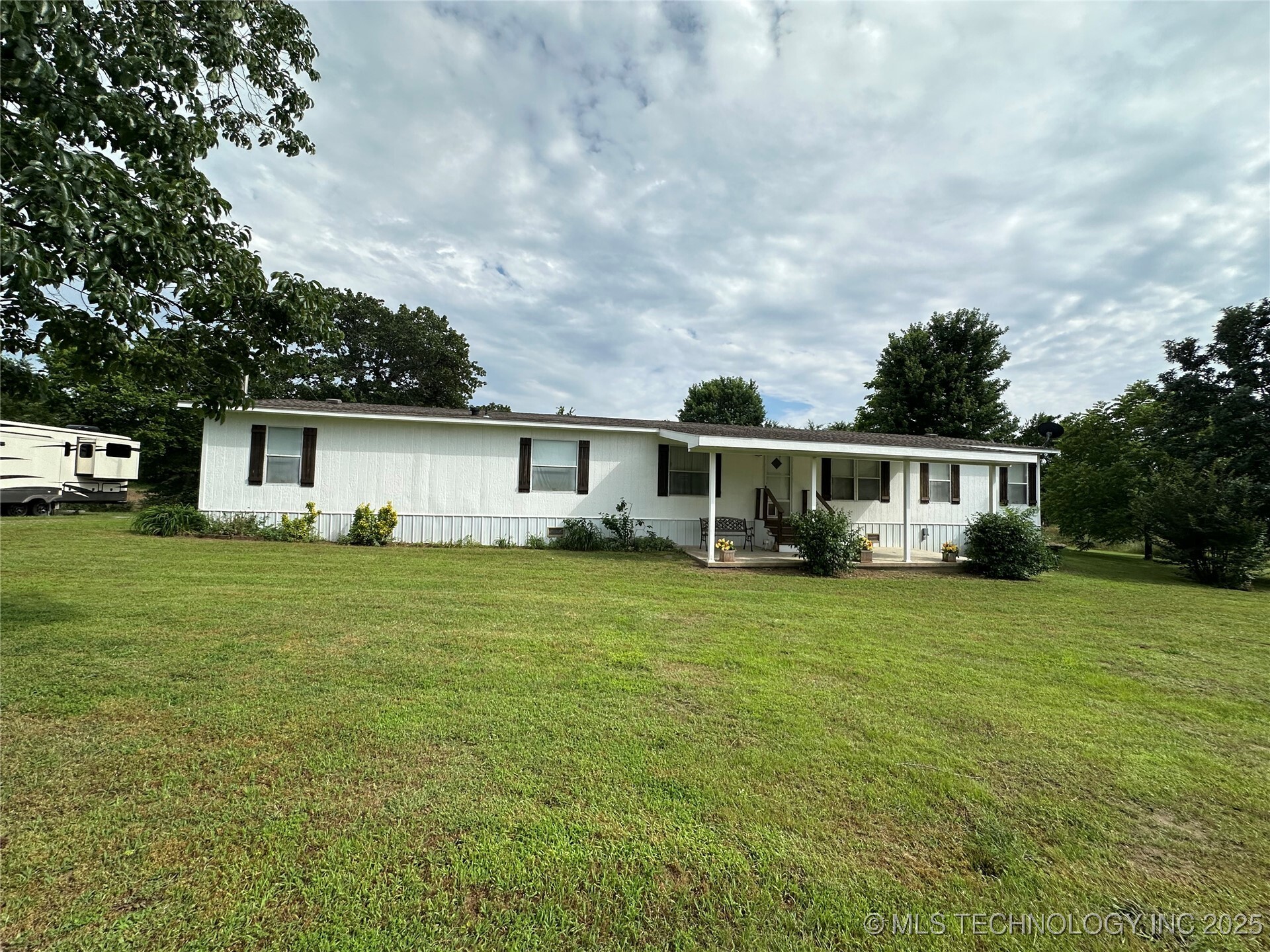 Property Photo: 5831 E 93rd Street S OK 74403