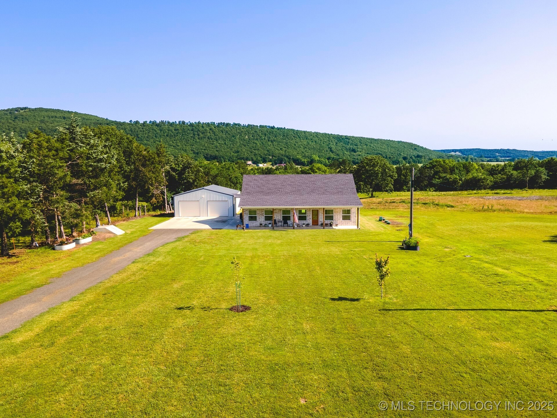 Property Photo: 31245 W Hwy 31 OK 74552