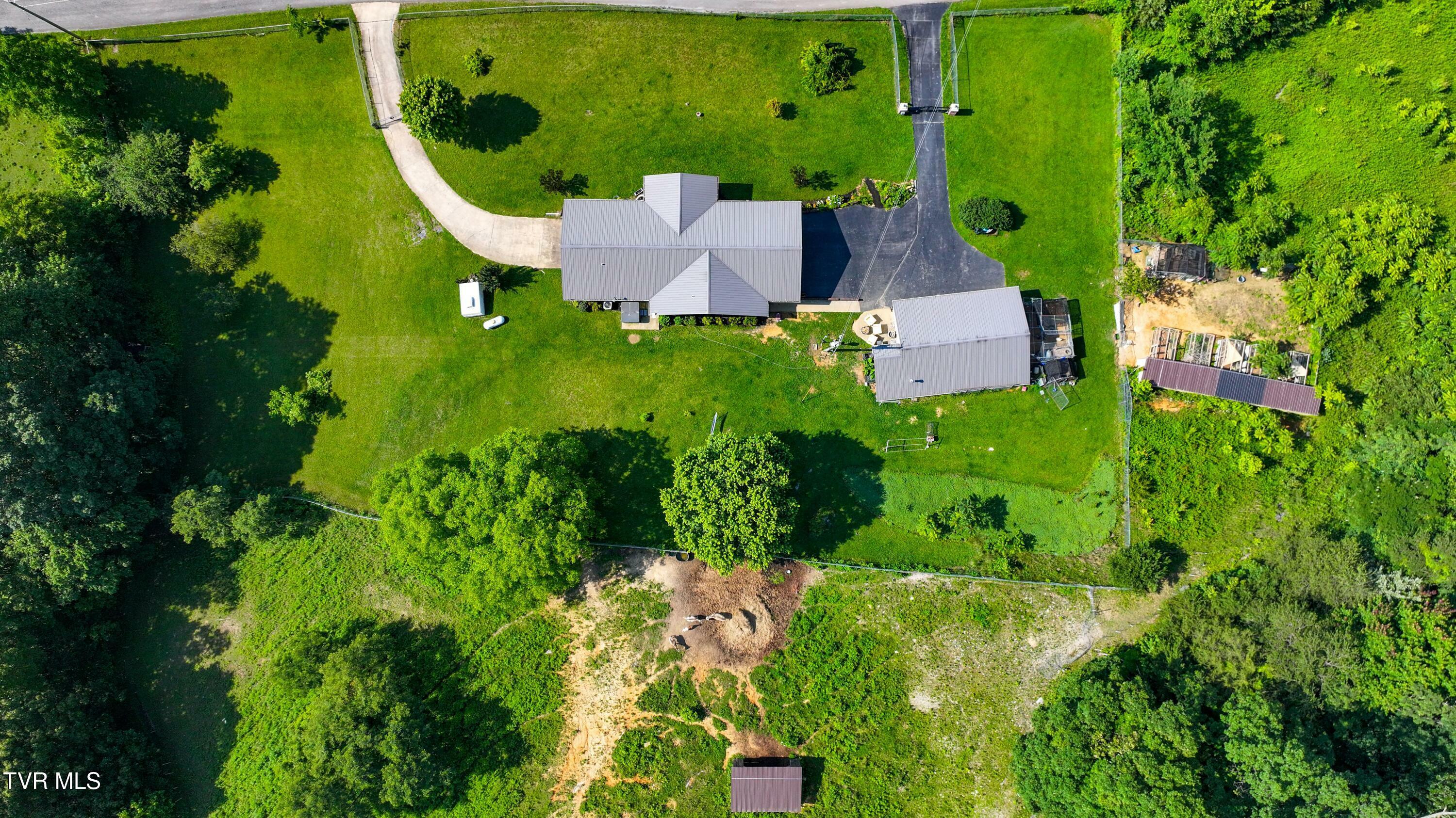 Property Photo: 1495 Fishpond Road TN 37641