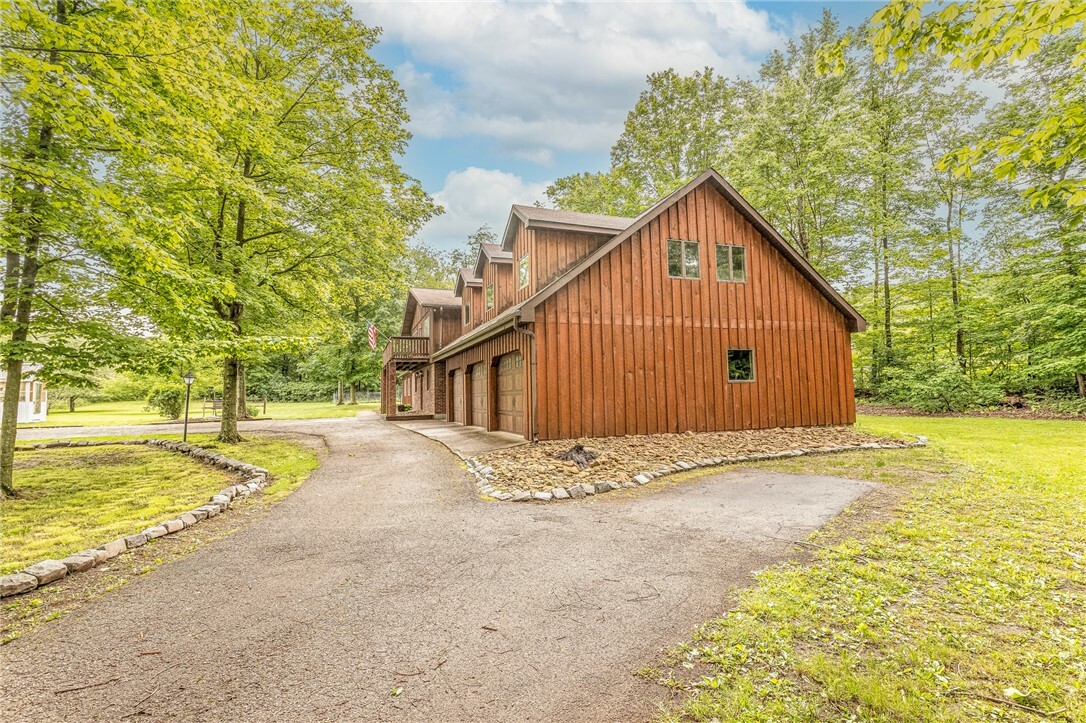 Property Photo: 526 Pleasant Valley Rd PA 15425