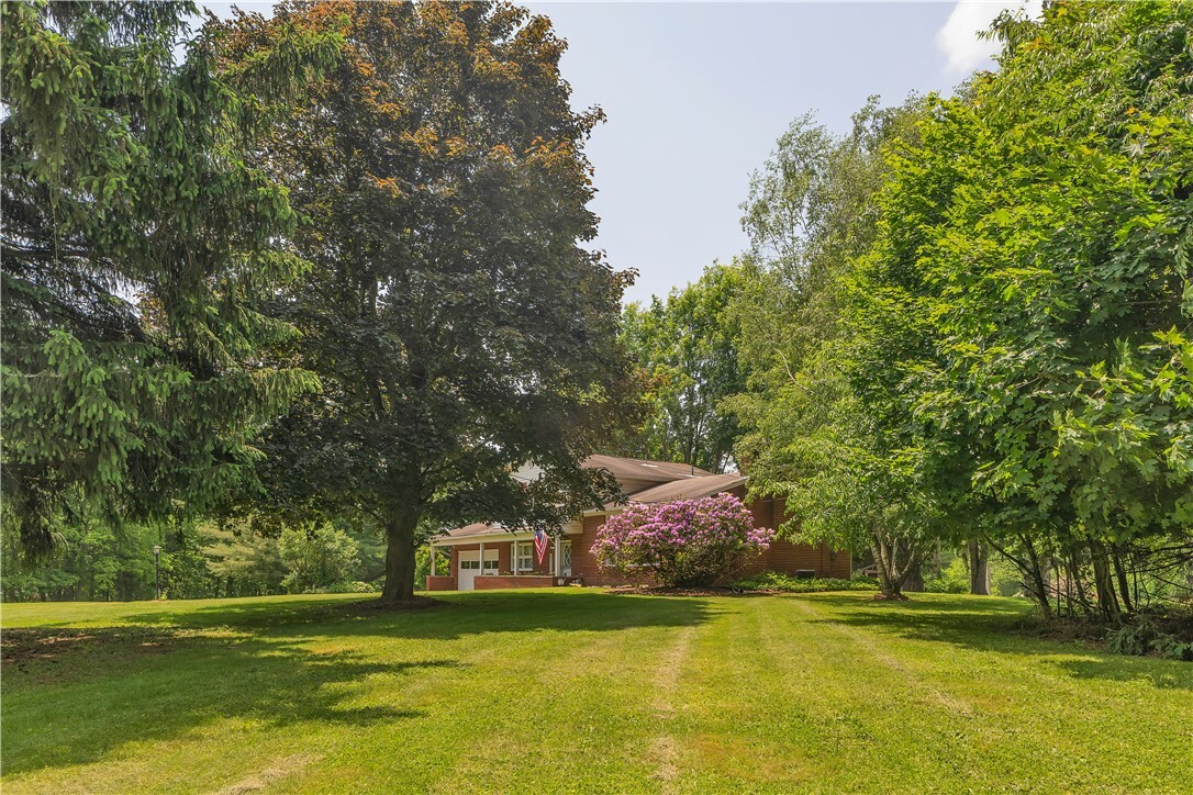Property Photo: 17 Lakeview Drive PA 16159