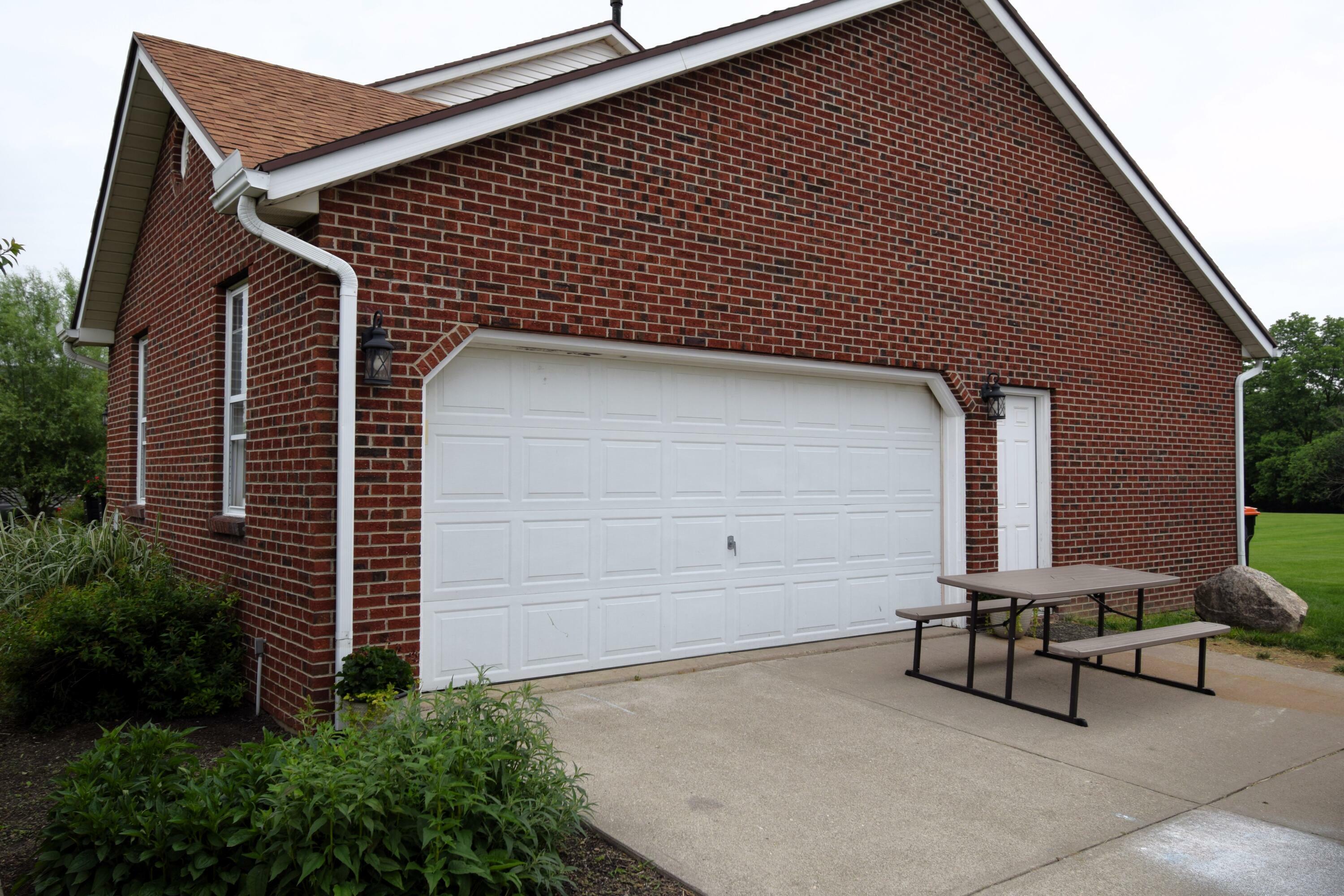 Property Photo: 2170 Ashbrook Drive OH 45502