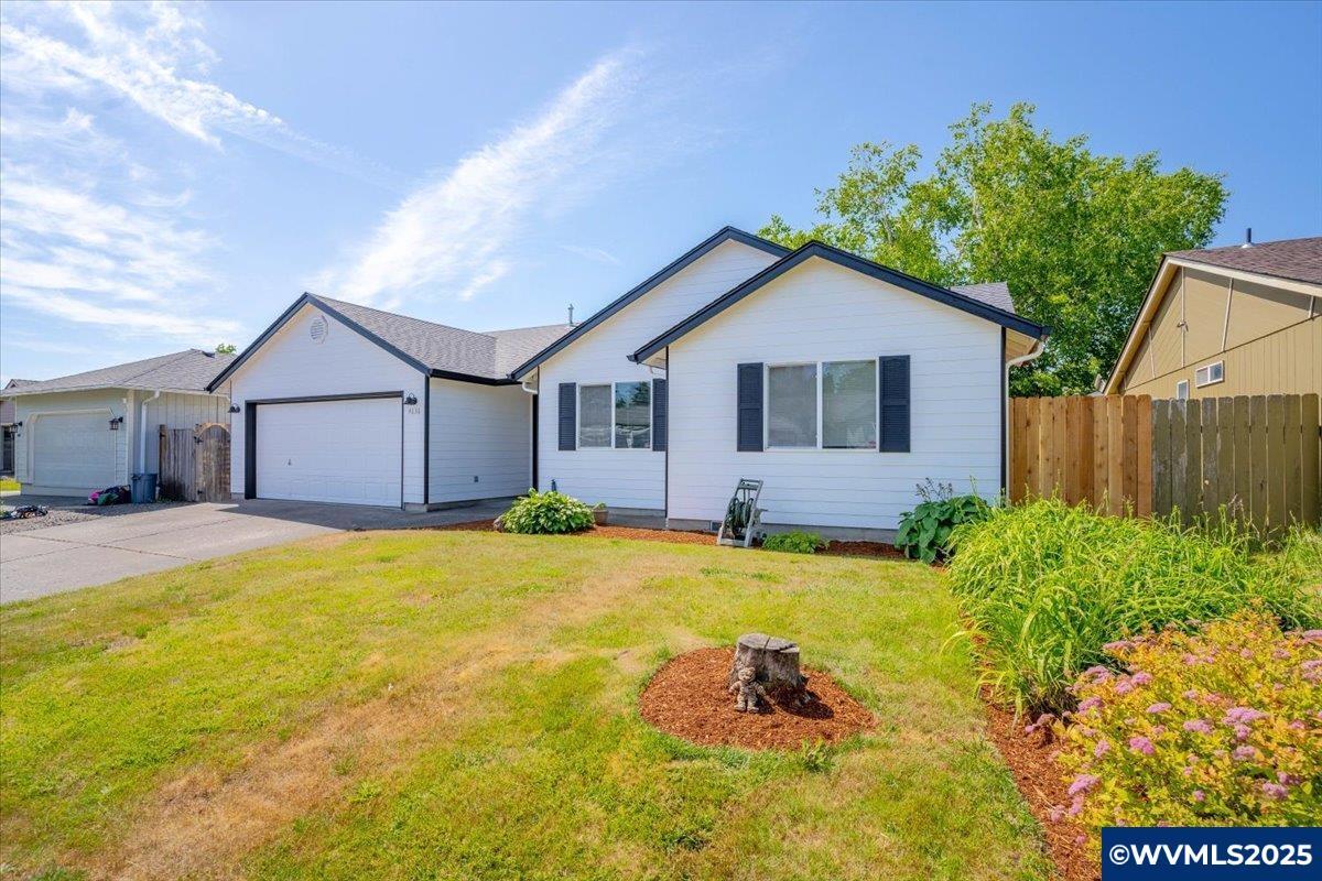 Property Photo: 4636 Cherrybud Ct SE OR 97317