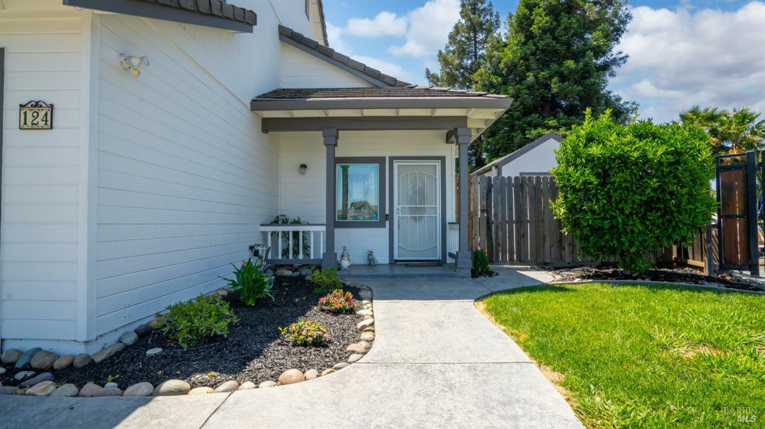 Property Photo: 124 Robin Court CA 95687