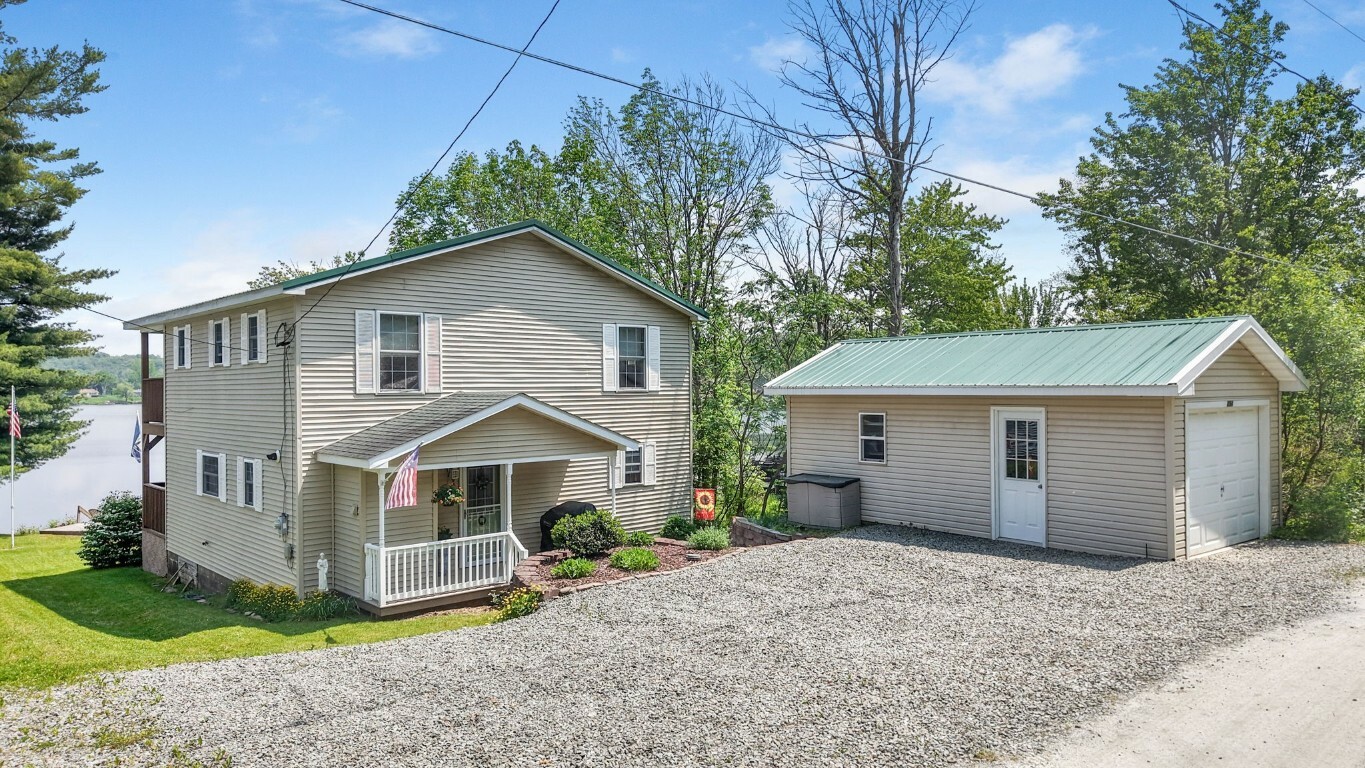 Property Photo:  294 Locust Lane Lane  PA 18465 