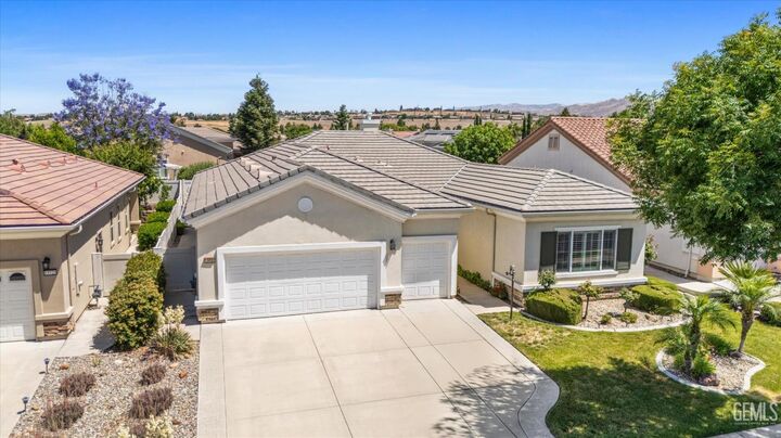 Property Photo: 13802 Blossom Ridge Drive CA 93306