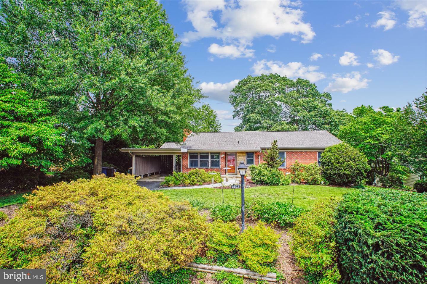Property Photo: 3529 N Nottingham Street VA 22207