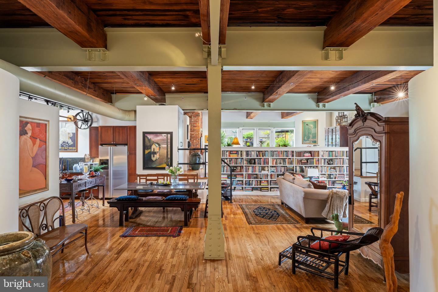 Property Photo: 704 S 6th Street 2 PA 19147
