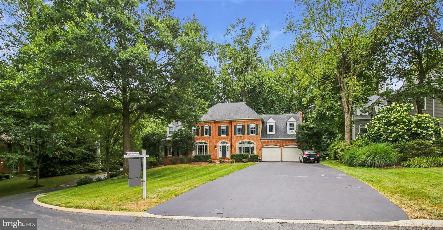 Property Photo:  11400 Towering Oak Way  VA 20194 