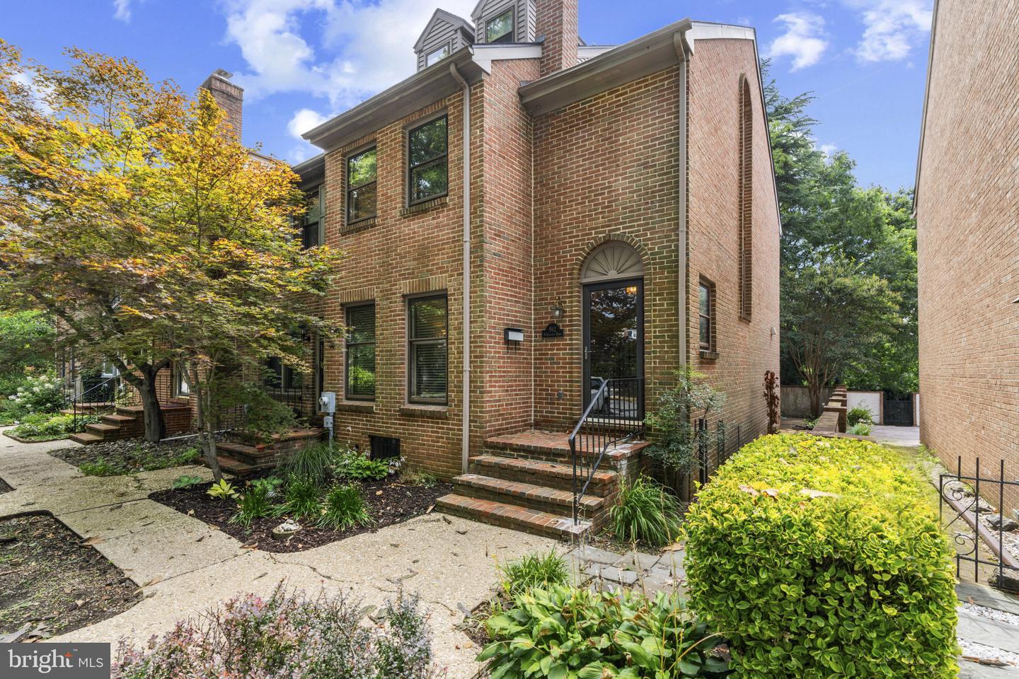 Property Photo: 912 N Bancroft Pky DE 19805