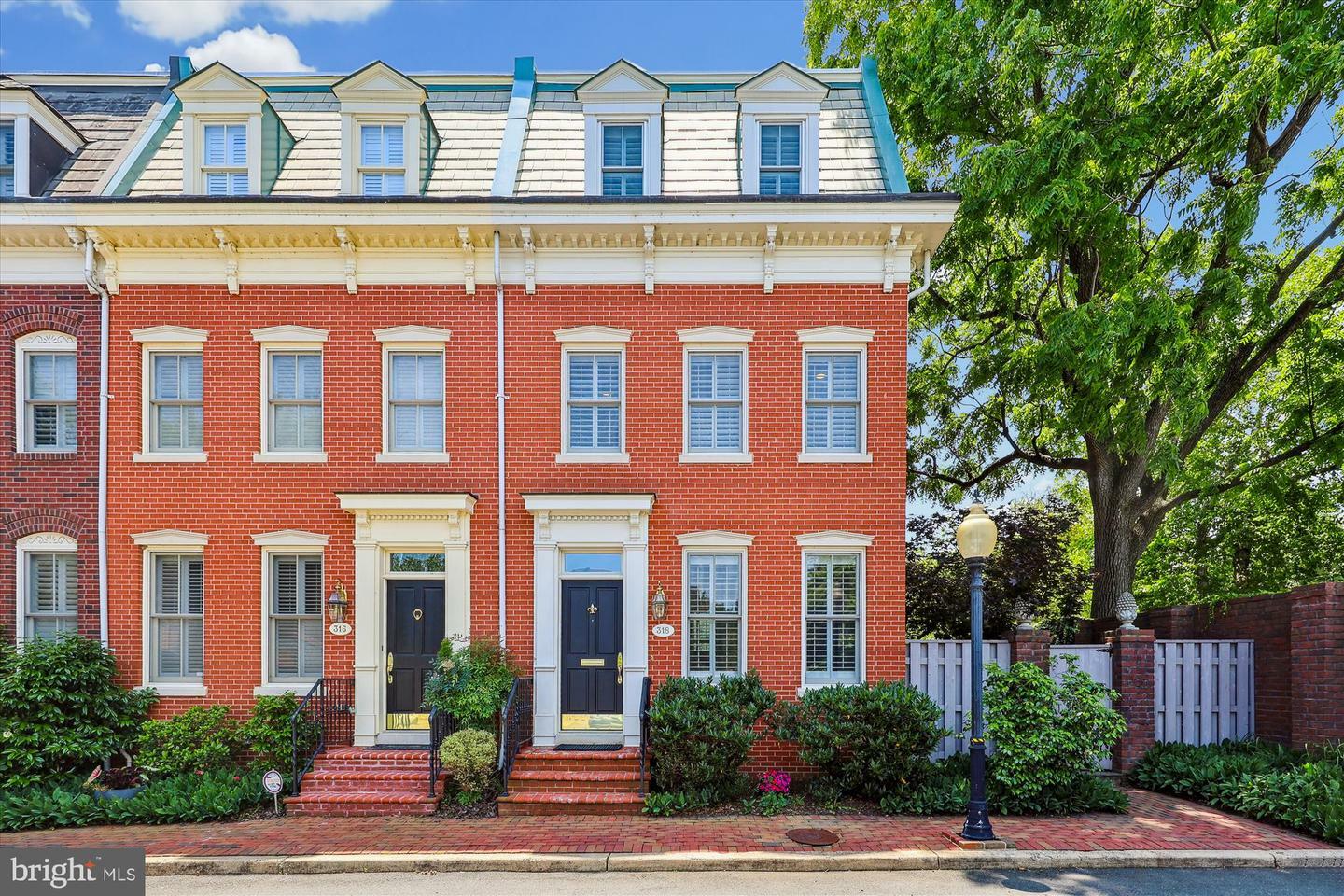 Property Photo: 318 N Fairfax Street VA 22314