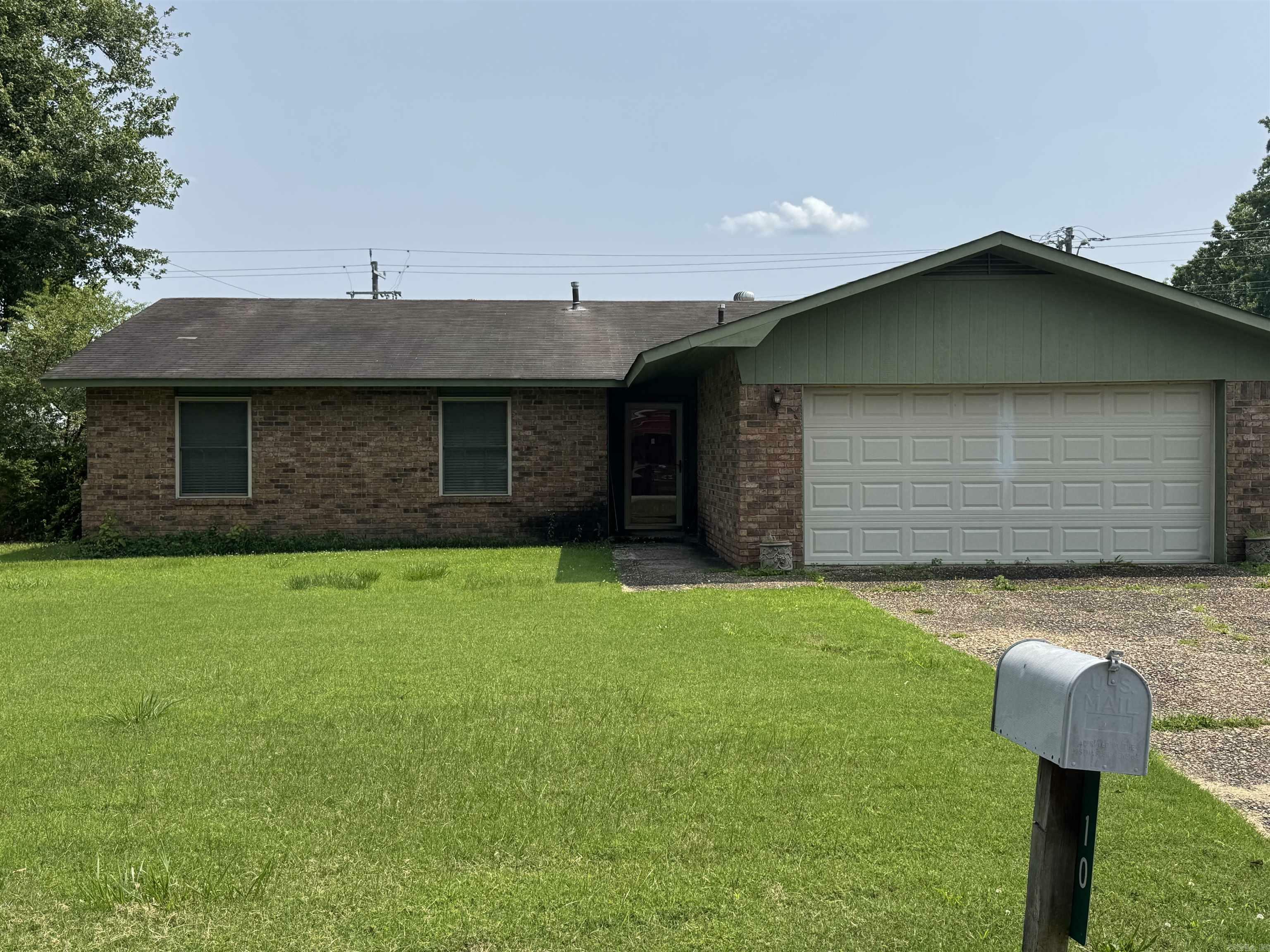 Property Photo: 10 Hollyridge Ct AR 72076
