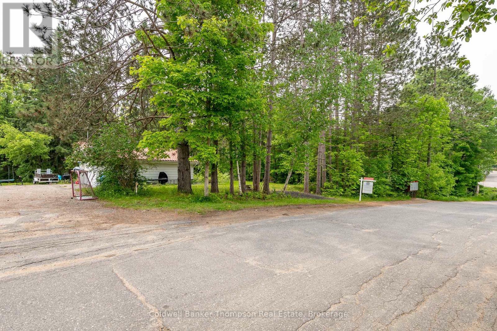 Property Photo: 211 Lakeshore Road ON P1H 1Y8
