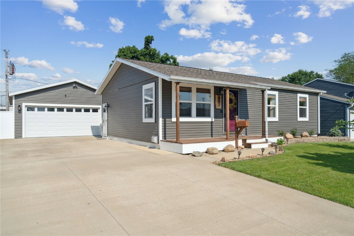 Property Photo: 452 Lewellen Drive NW IA 52405