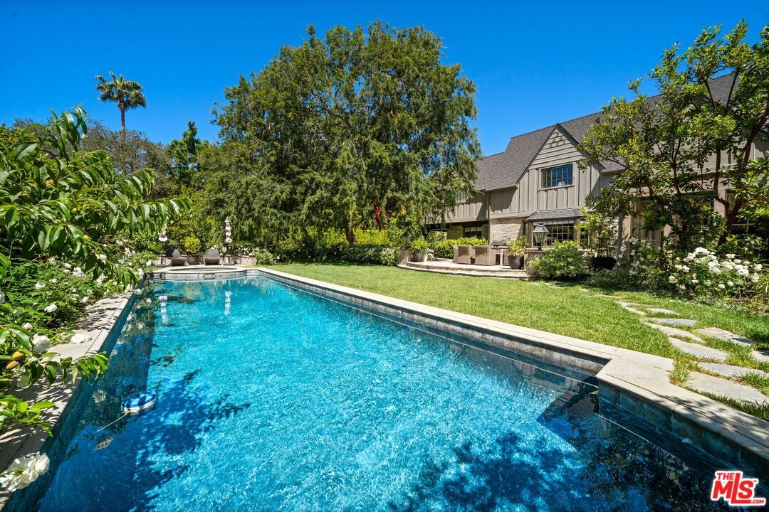 Property Photo: 143 S Muirfield Rd CA 90004