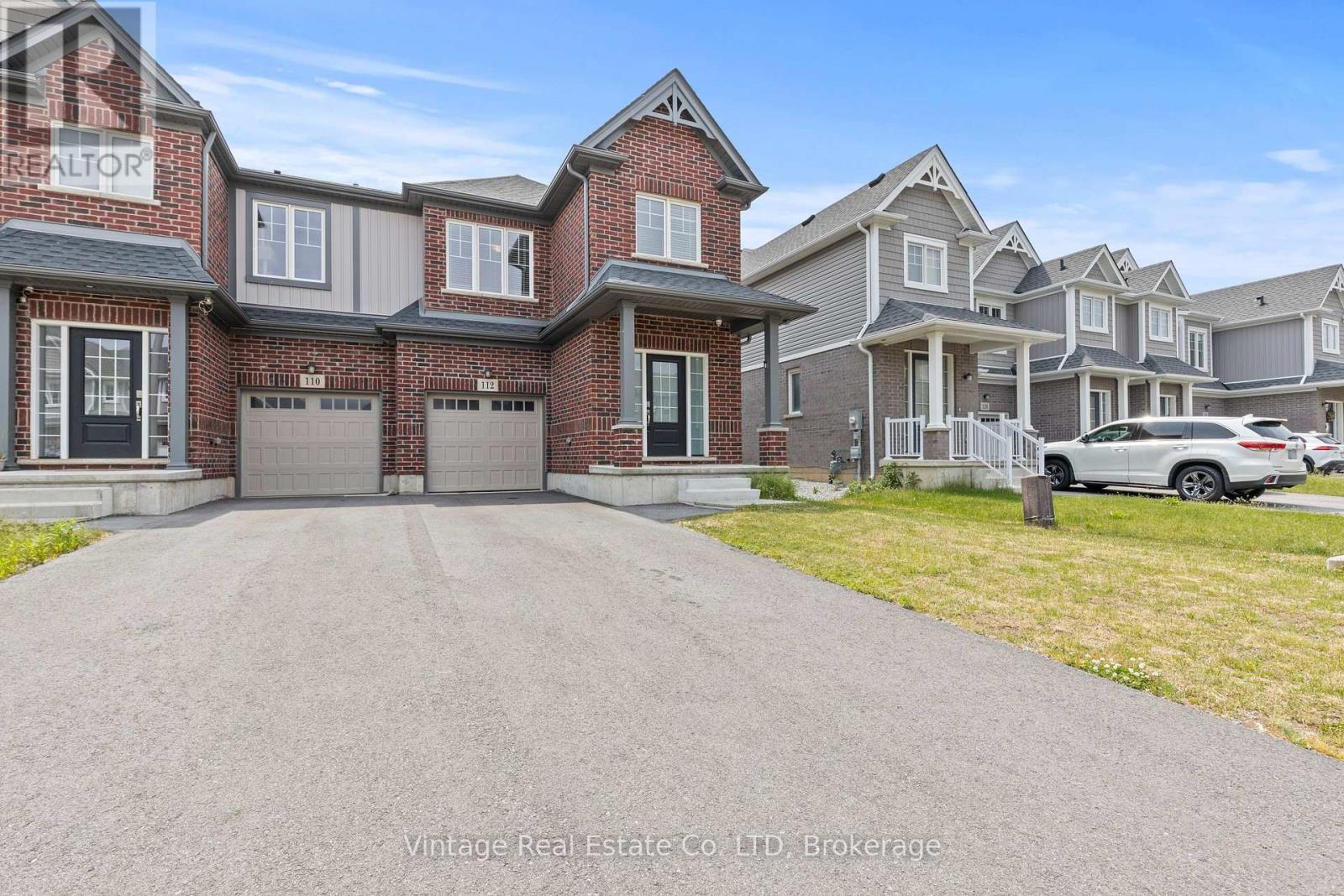 Property Photo: 112 Bur Oak Drive ON L2V 0L8
