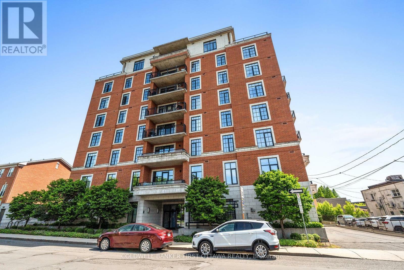 Photo de la propriété: 327 Breezehill Avenue 705 ON K1Y 1R6