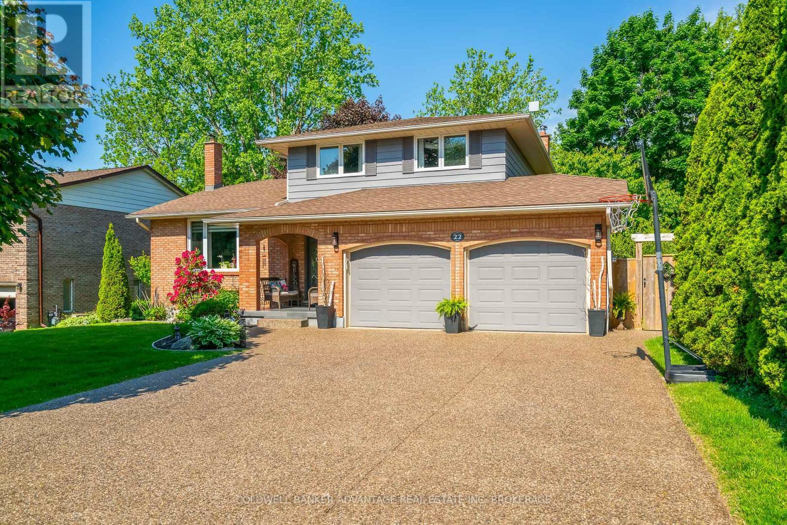 Property Photo: 22 Vinemount Drive ON L0S 1E5