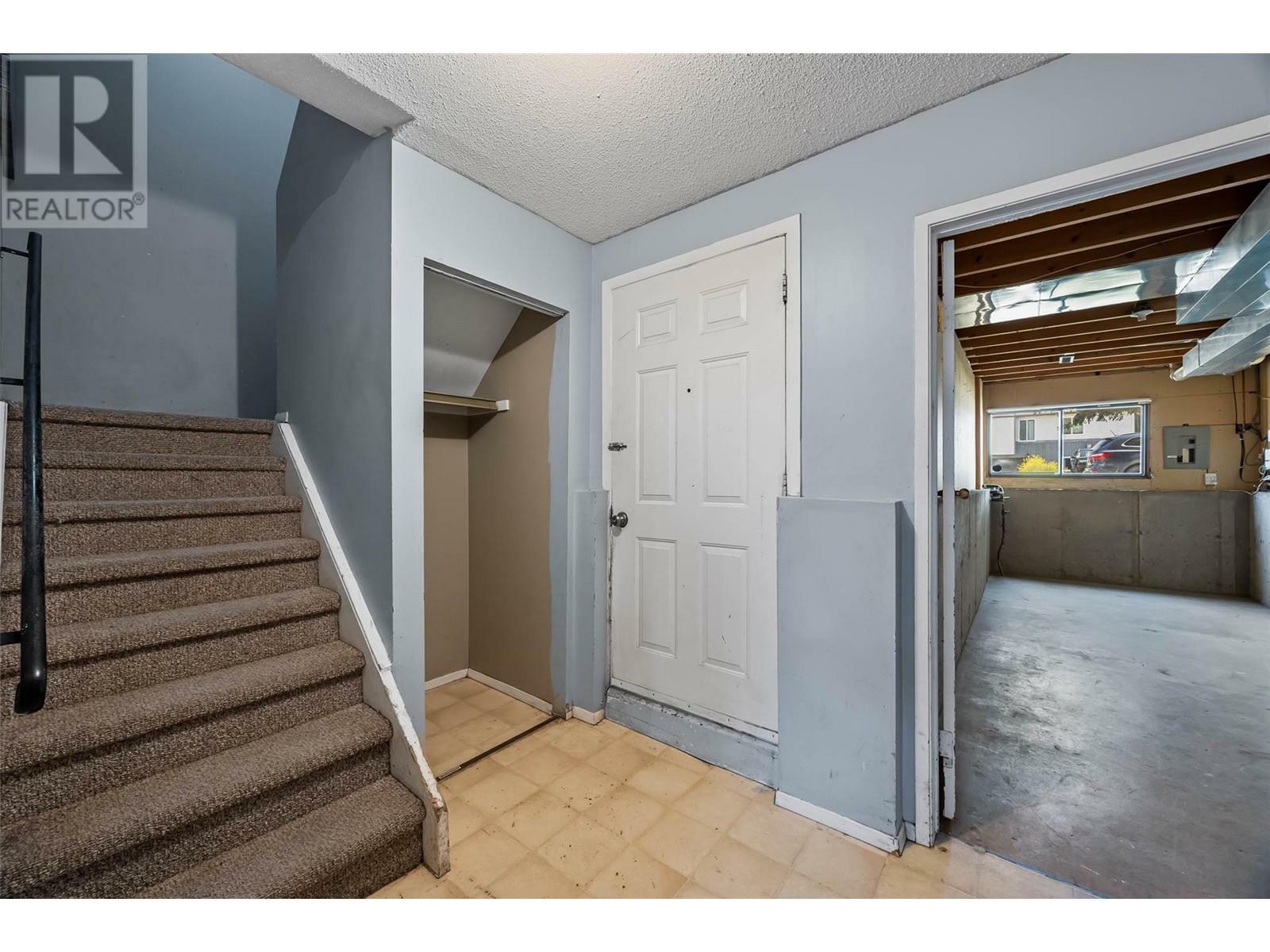 Property Photo: 356 Hollyburn Drive BC V2E 2M7