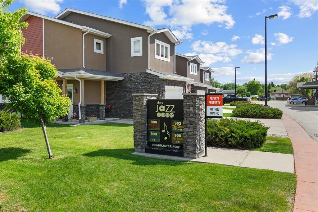 Property Photo:  908 Headmaster Row  MB R2G 4J7 