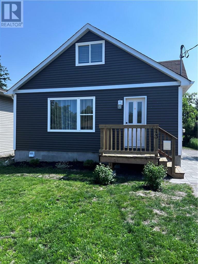 Photo de la propriété: 13 Walford Road ON P3E 2H2