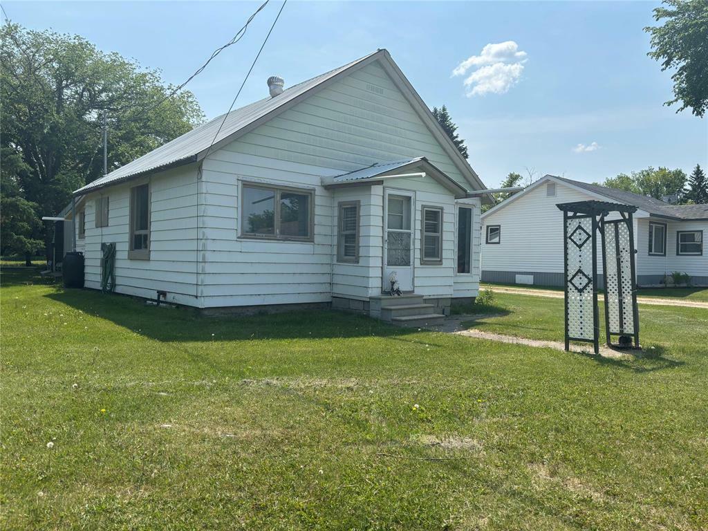 Property Photo:  220 Hossack Avenue  MB R0K 1G0 