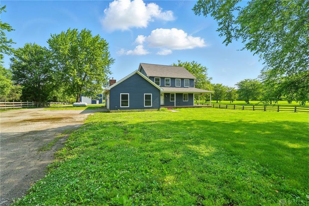 Property Photo:  2211 E Social Row Road  OH 45458 