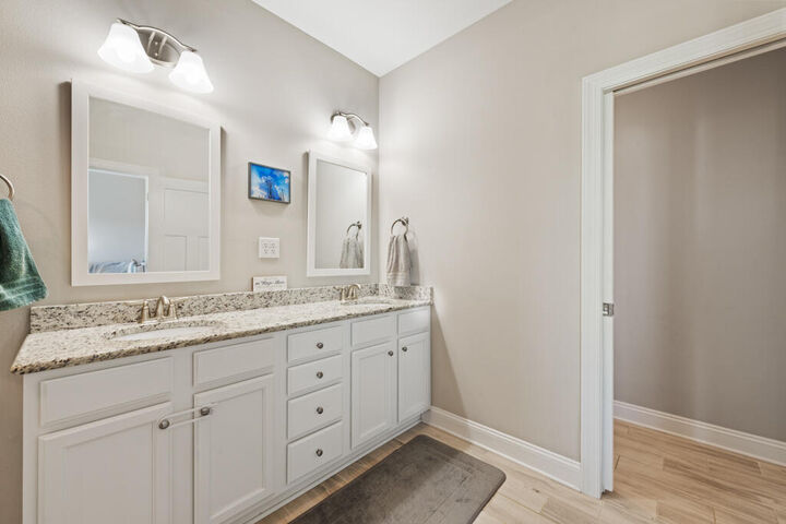 Property Photo: 809 Whispering Creek Avenue FL 32439