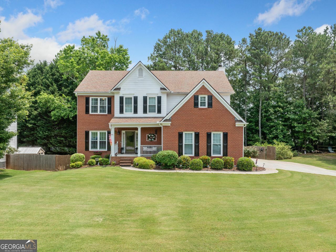 Property Photo: 1975 Fairway Close Terrace GA 30043
