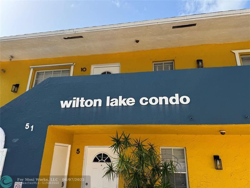 Property Photo:  51 NE 24th St 2  FL 33305 