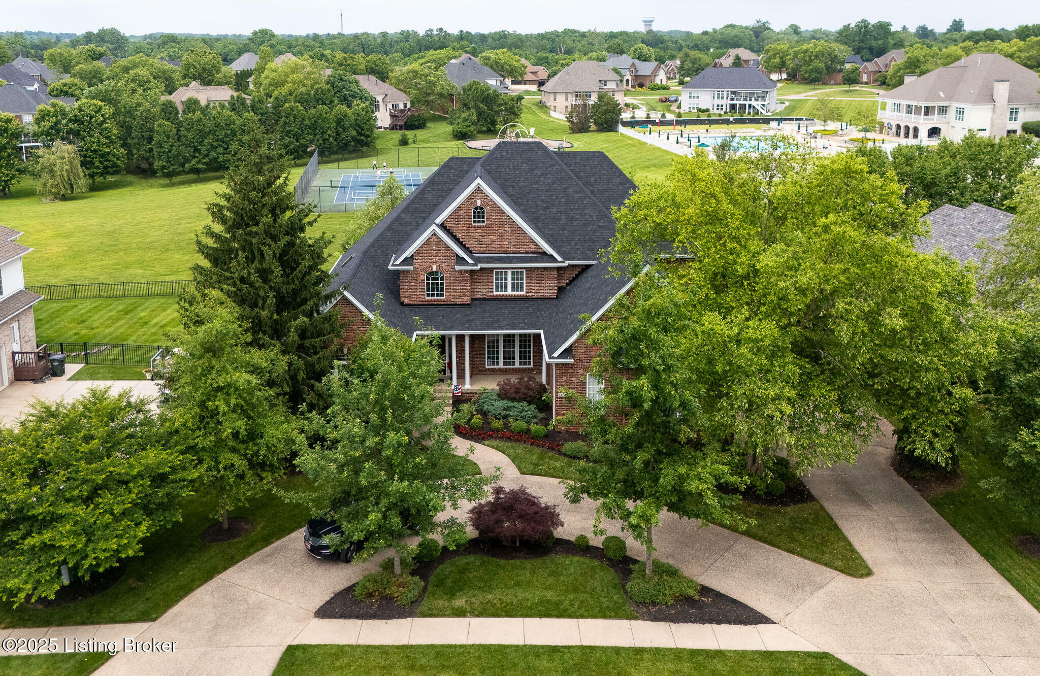 Property Photo: 12707 Crestmoor Cir KY 40059