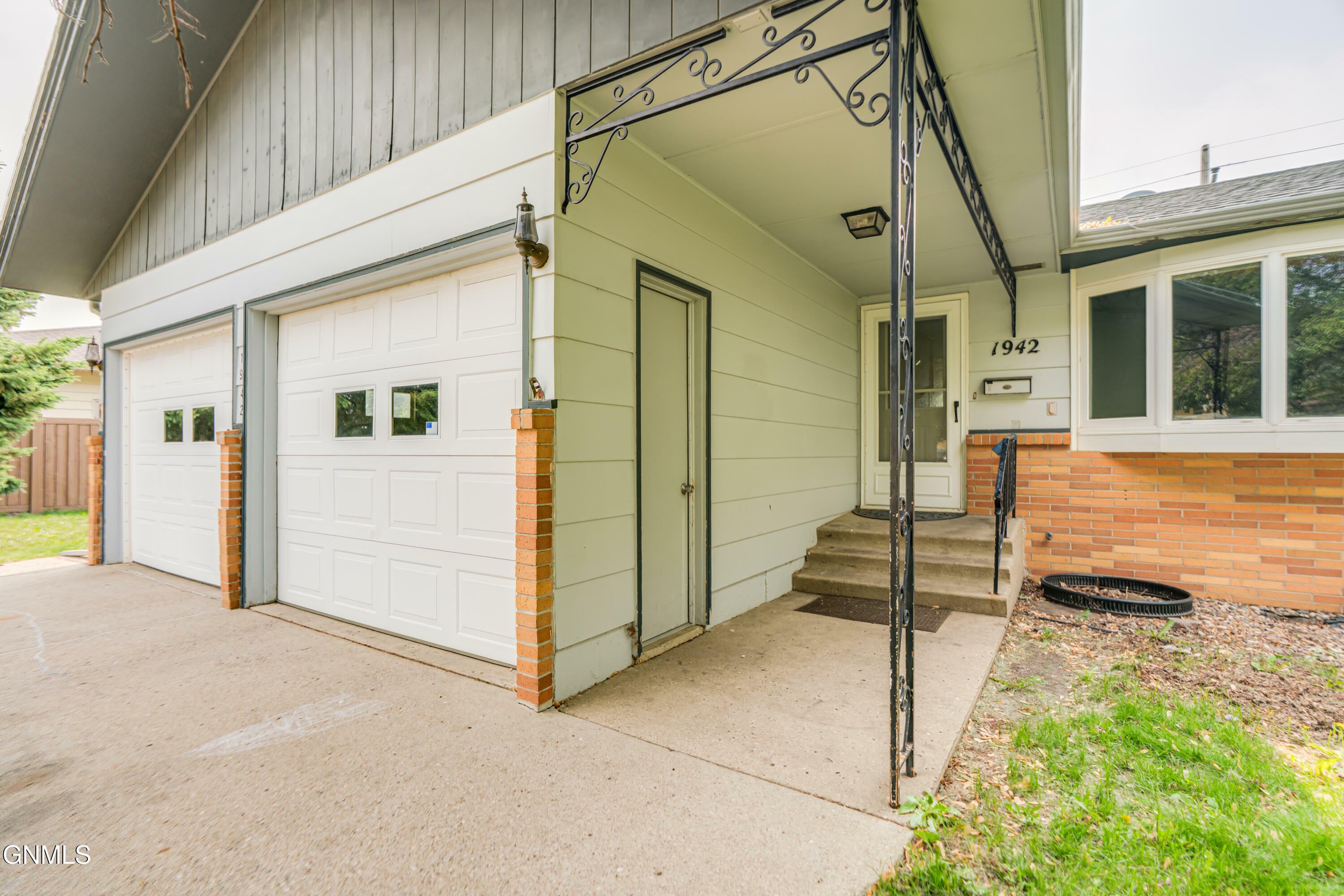 Property Photo: 1942 N 6th Street ND 58501