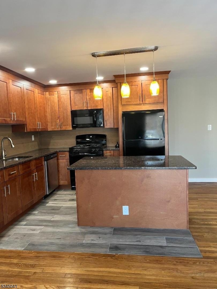 Property Photo:  52 Cottage St 2J  NJ 07079 
