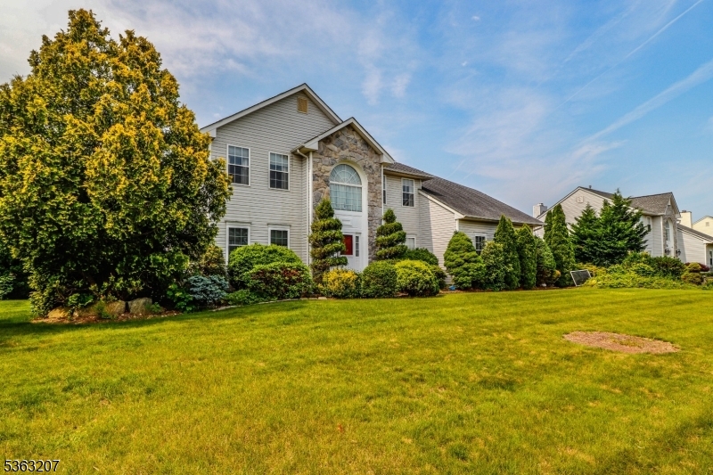 Property Photo:  8 Staudt Ct  NJ 08873 