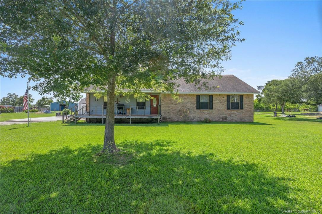 Property Photo: 1928 Yvonne Drive LA 70615